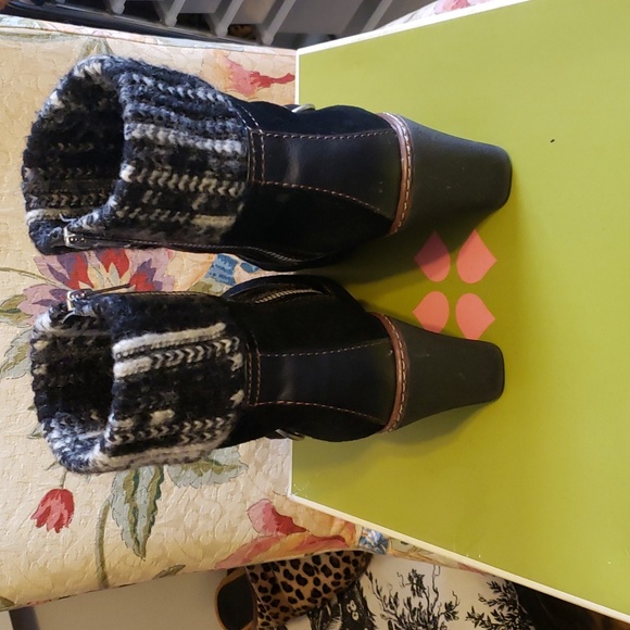 Naturalizer, Kenning Wedge Bootie in Black, Size 8 1/2. - Picture 8 of 9